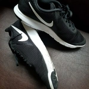 Womens Nike Flex Experience Black & white lk new